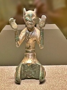 古代中国の青銅製の羽人像