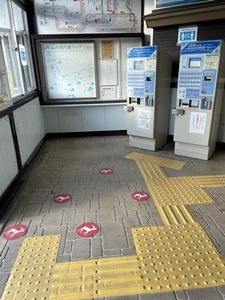 JR三輪駅の誘導の鹿マーク