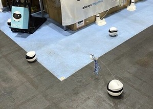 自走式見守りカメラたち