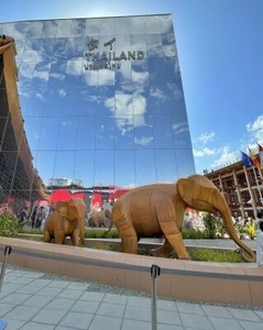 タイパビリオンの像のモニュメント