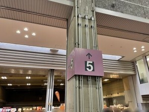 ５号館の入り口