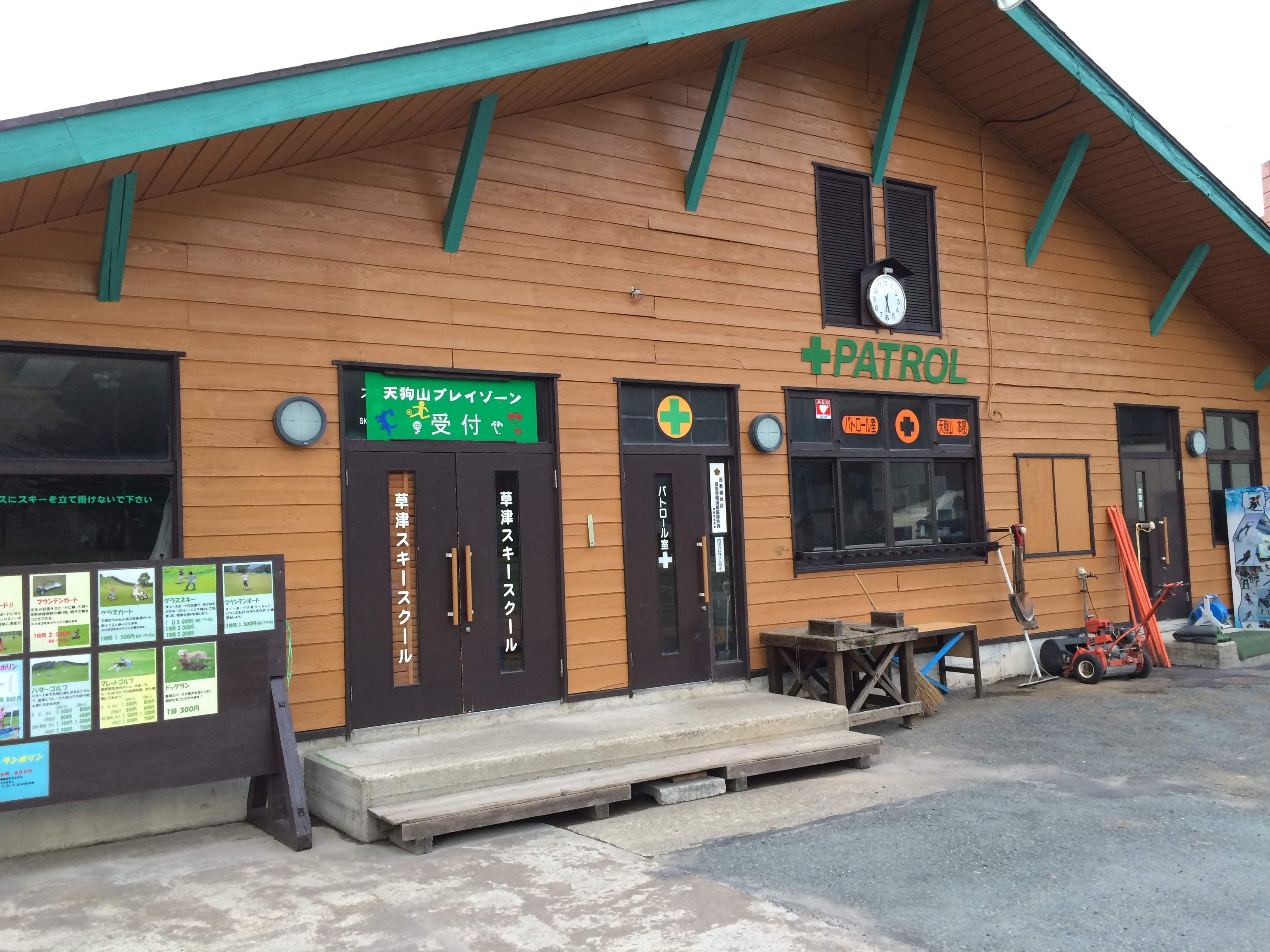 天狗山第四駐車場に白線が引かれました! 草津温泉スキー場スタッフブログ 天狗山第四駐車場に白線が引かれました! 草津温泉スキー場スタッフブログ