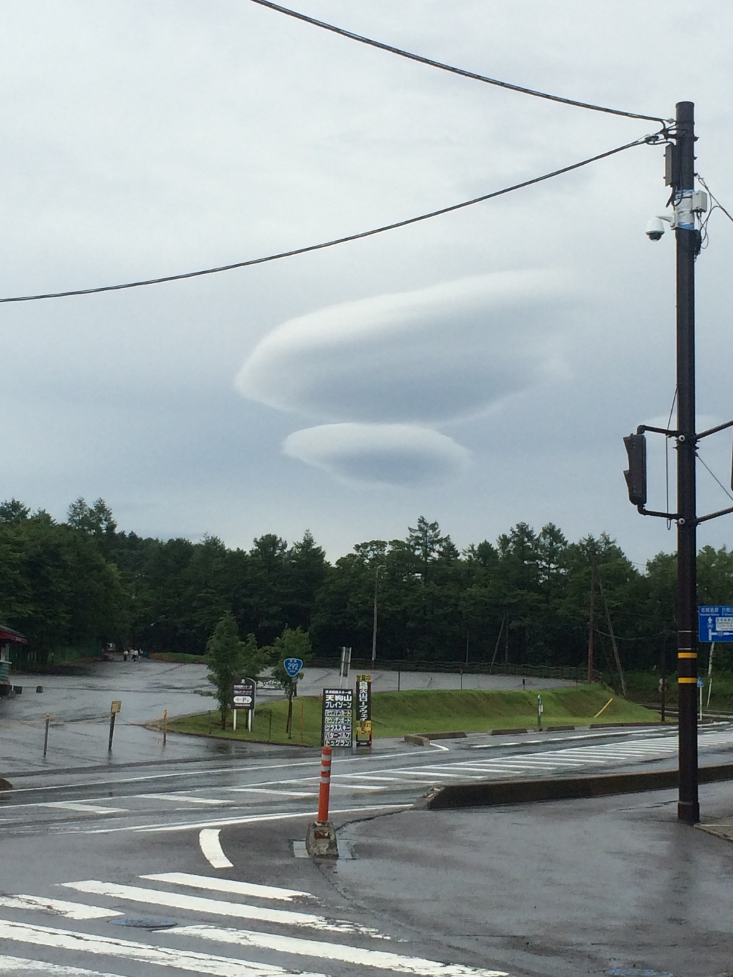 面白い形の雲を見つけました 草津温泉スキー場スタッフブログ
