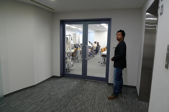 CNET 編集部前