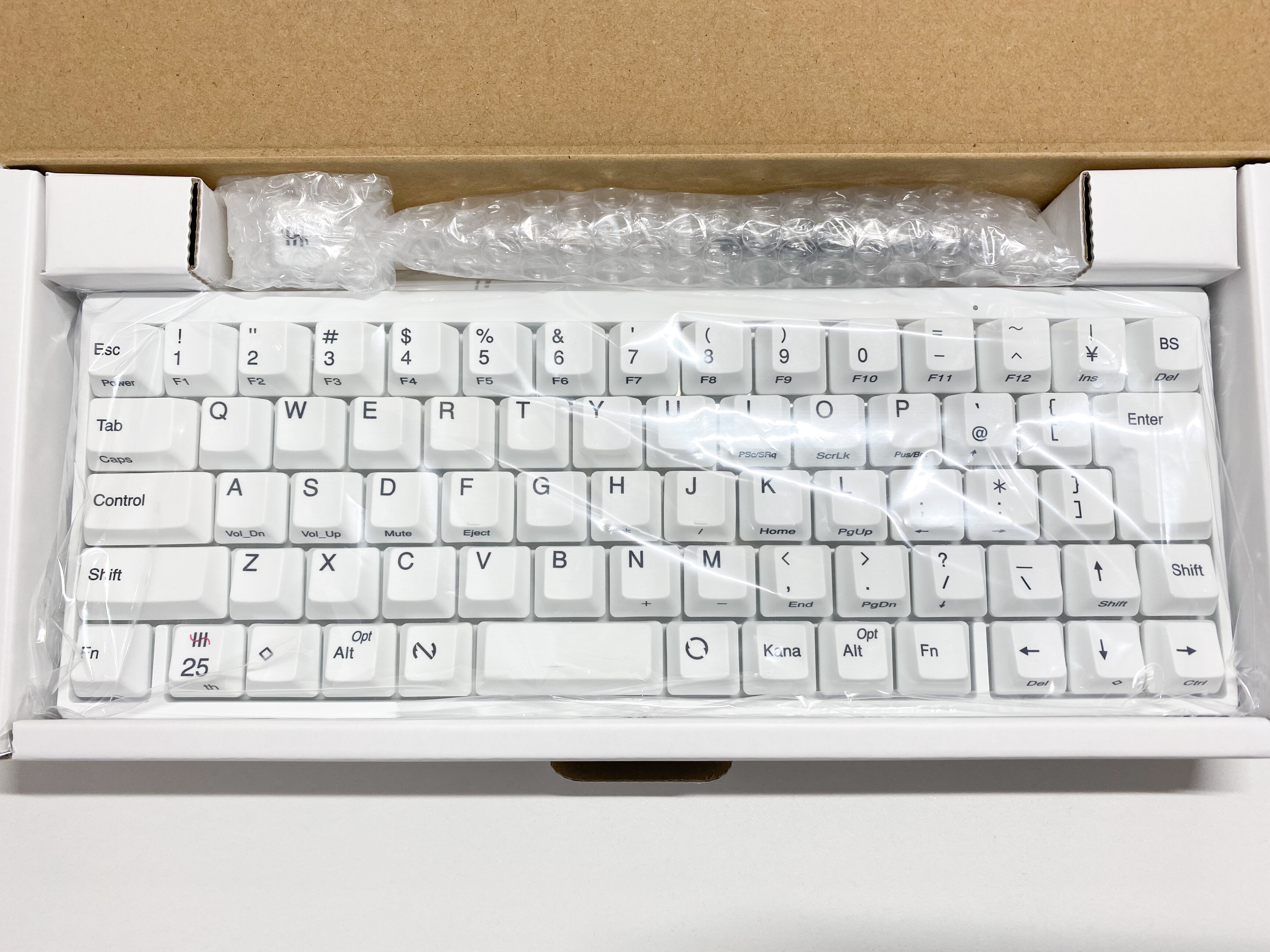 HHKB 生誕25周年特別記念モデル「Type-S 雪」＆「無刻印キートップ