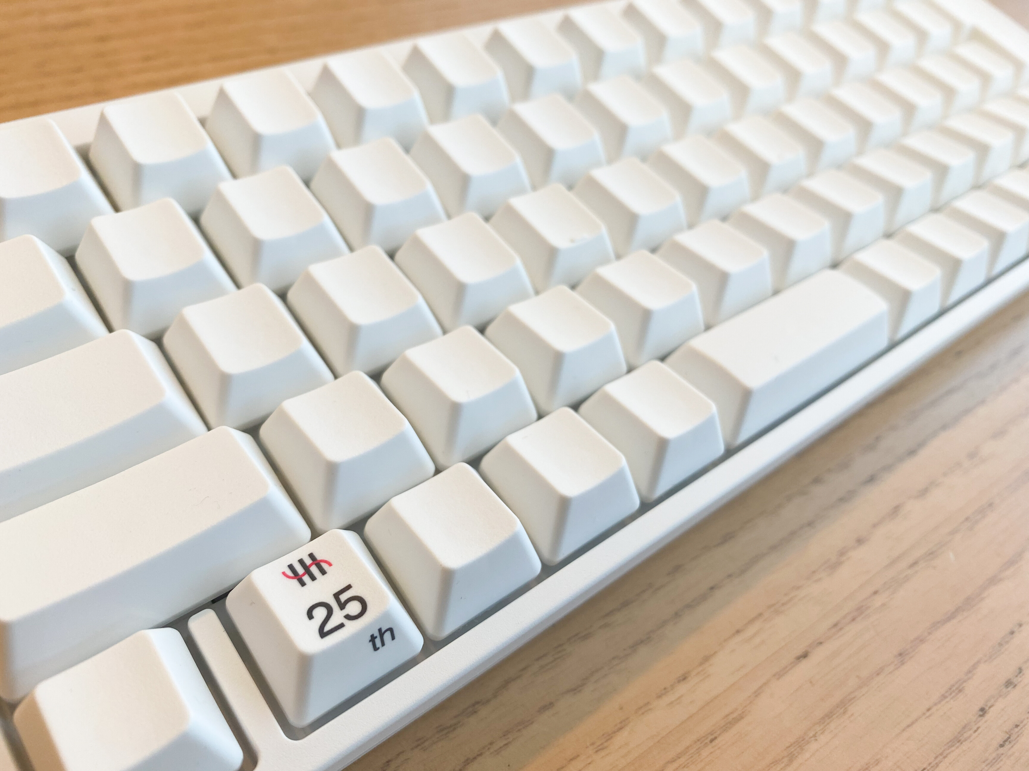 HHKB 生誕25周年特別記念モデル「Type-S 雪」＆「無刻印キートップ 
