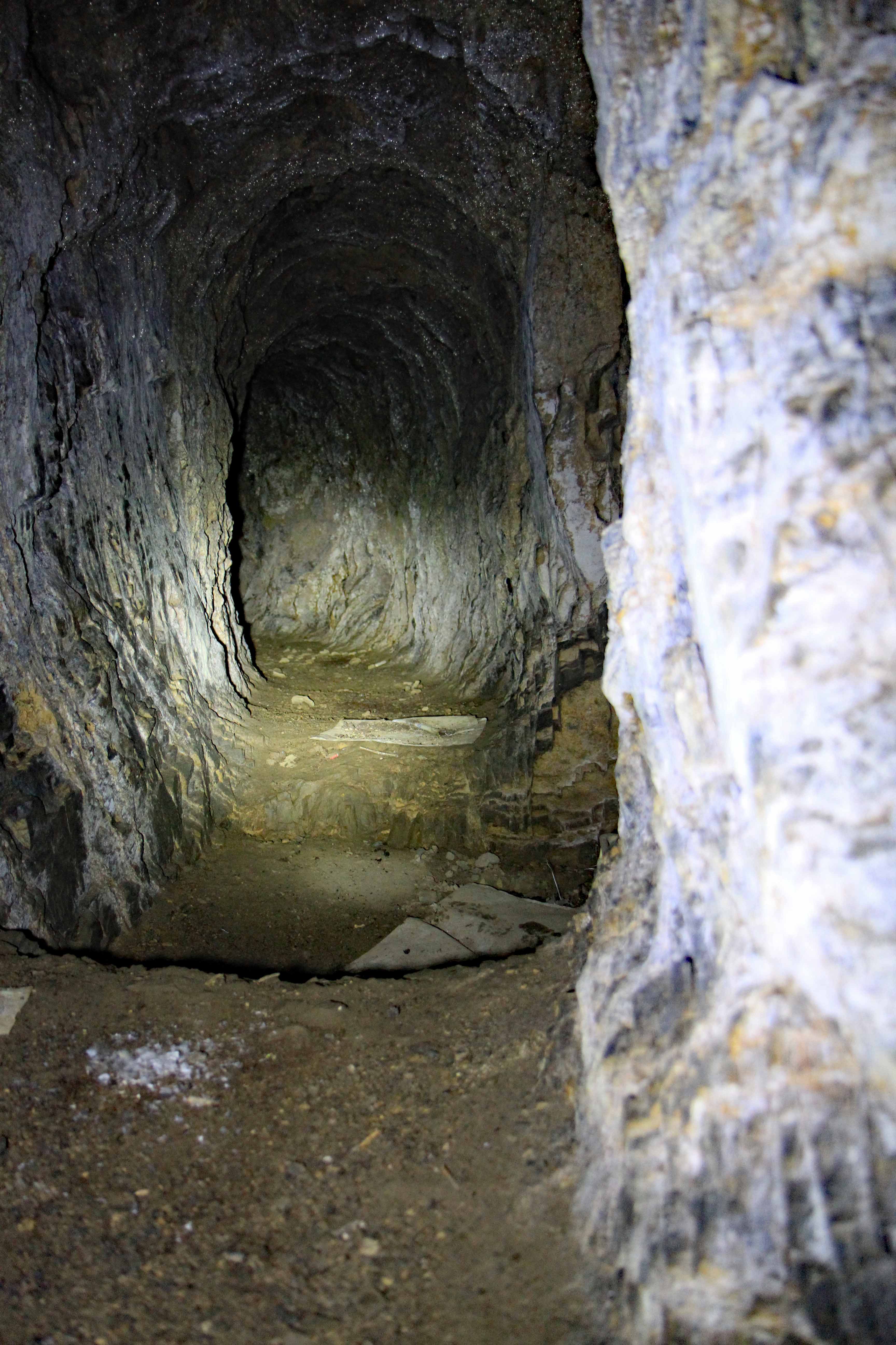 舘山寺にある謎の穴 廃虚日常記録帳