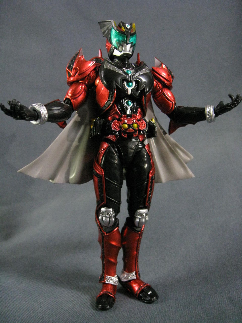 Trash Box S H Figuarts 仮面ライダーダークキバ