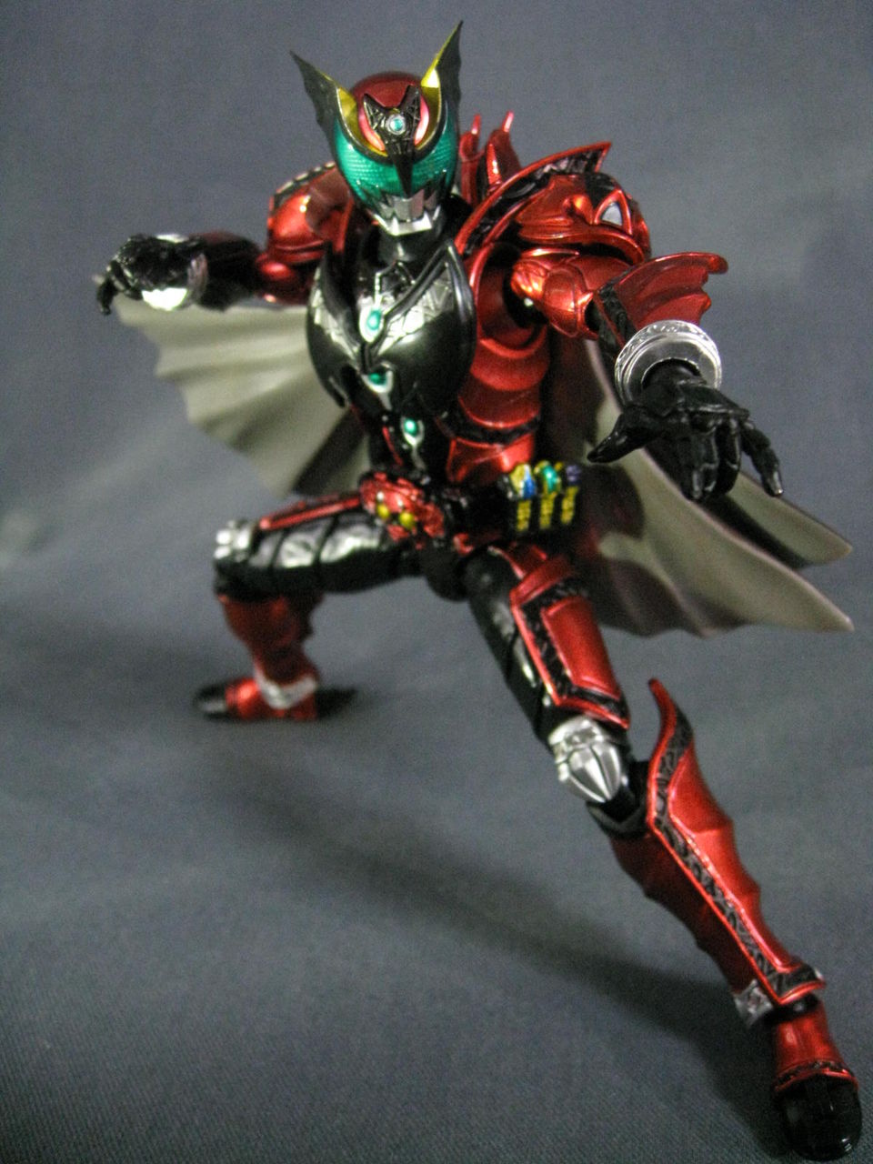 Trash Box S H Figuarts 仮面ライダーダークキバ