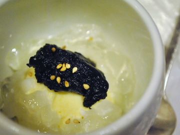 バニラアイス・黒胡麻ペースト・ヒアルロン酸ジュレ