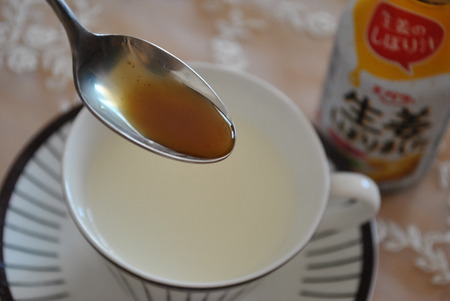 生姜しぼりました+ホットミルク