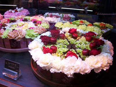 お花でショートケーキ