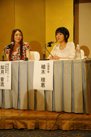 植木理恵さん(右)