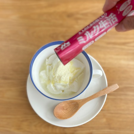 ミルク生活ヨーグルトにかける