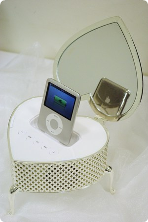 iHeart Jewelry Box Speaker for iPod5