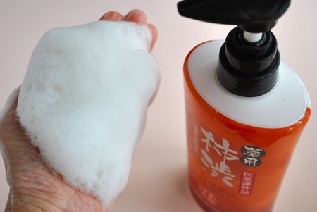 柿渋ボディソープ 泡立てたところ