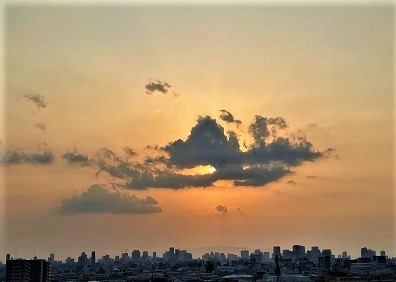 梅雨時の夕陽