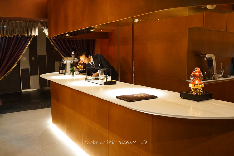 GRAND CRU CAFE (銀座)コーヒーの頂点を識る : 漢(オトコ)の粋 GRAND CRU CAFE (銀座)コーヒーの頂点を識る : 漢(オトコ)の粋