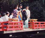20010401-6-0