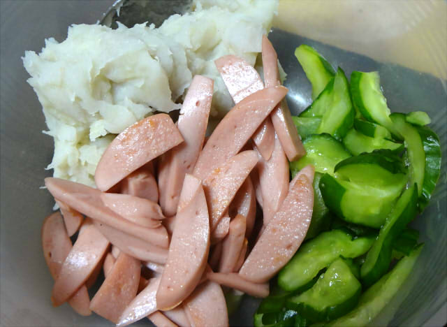 塩麹で漬けたキュウリで作るポテトサラダ Pinky Honey 塩麹で漬けたキュウリで作るポテトサラダ Pinky Honey