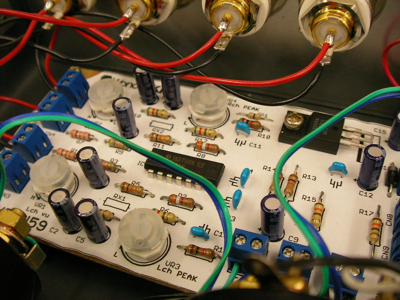 自作ステレオVUメーター198号機（YAMAHAピーク表示付） 自作ステレオVUメーター198号機（YAMAHAピーク表示付）