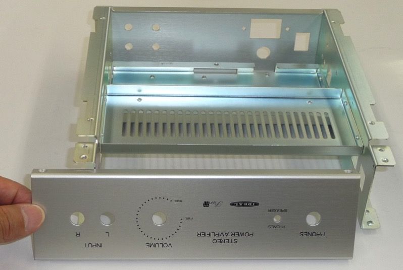 1960年代のデザインを復刻した「真空管アンプ組立キット」新発売