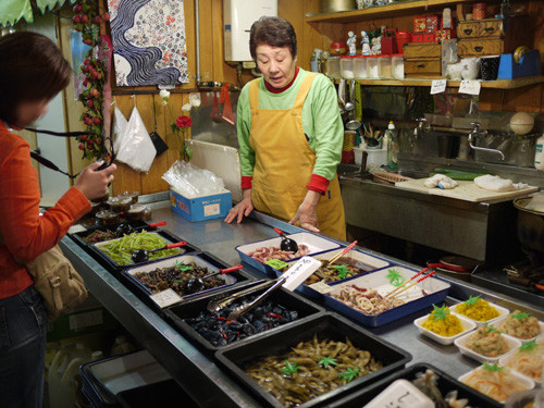 弘前中央食品市場 で食用菊を買う 気仙沼の遊び方 弘前中央食品市場 で食用菊を買う 気仙沼の遊び方