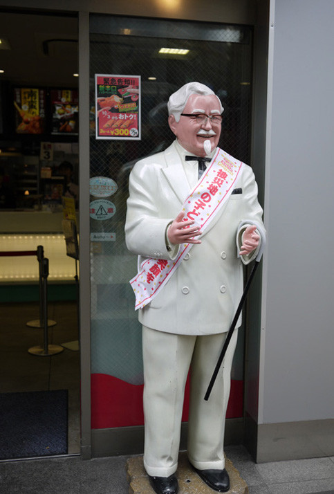 カーネル・サンダース像 KFCのシンボル、カーネル立像~知られざる驚きのエピソード