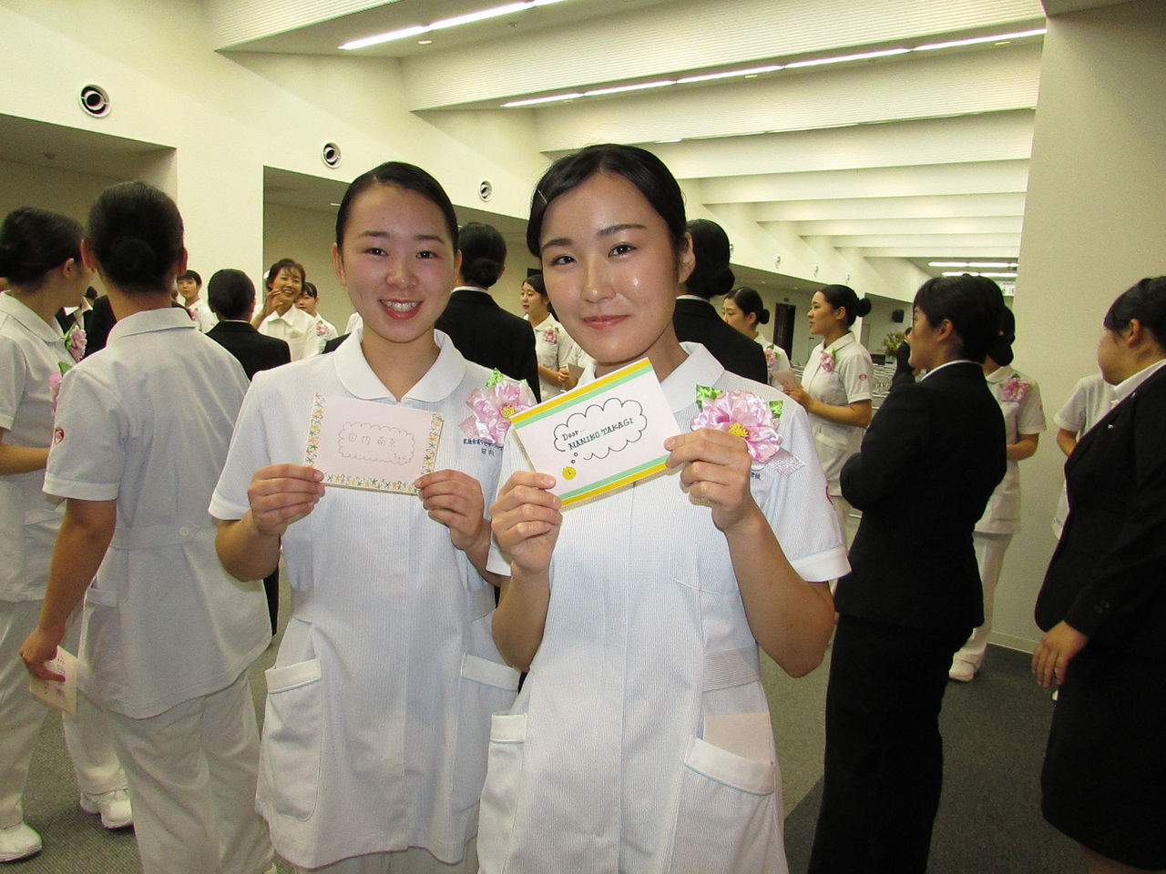 先輩から後輩へ 戴帽式のお祝い 看護学科のblog
