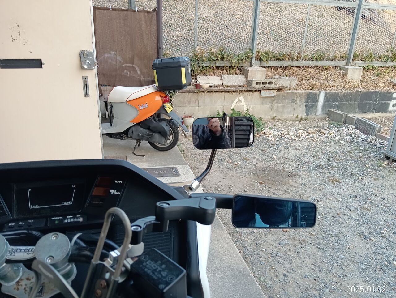 購入したフュージョンがスクリーンレスだったのでスクリーを