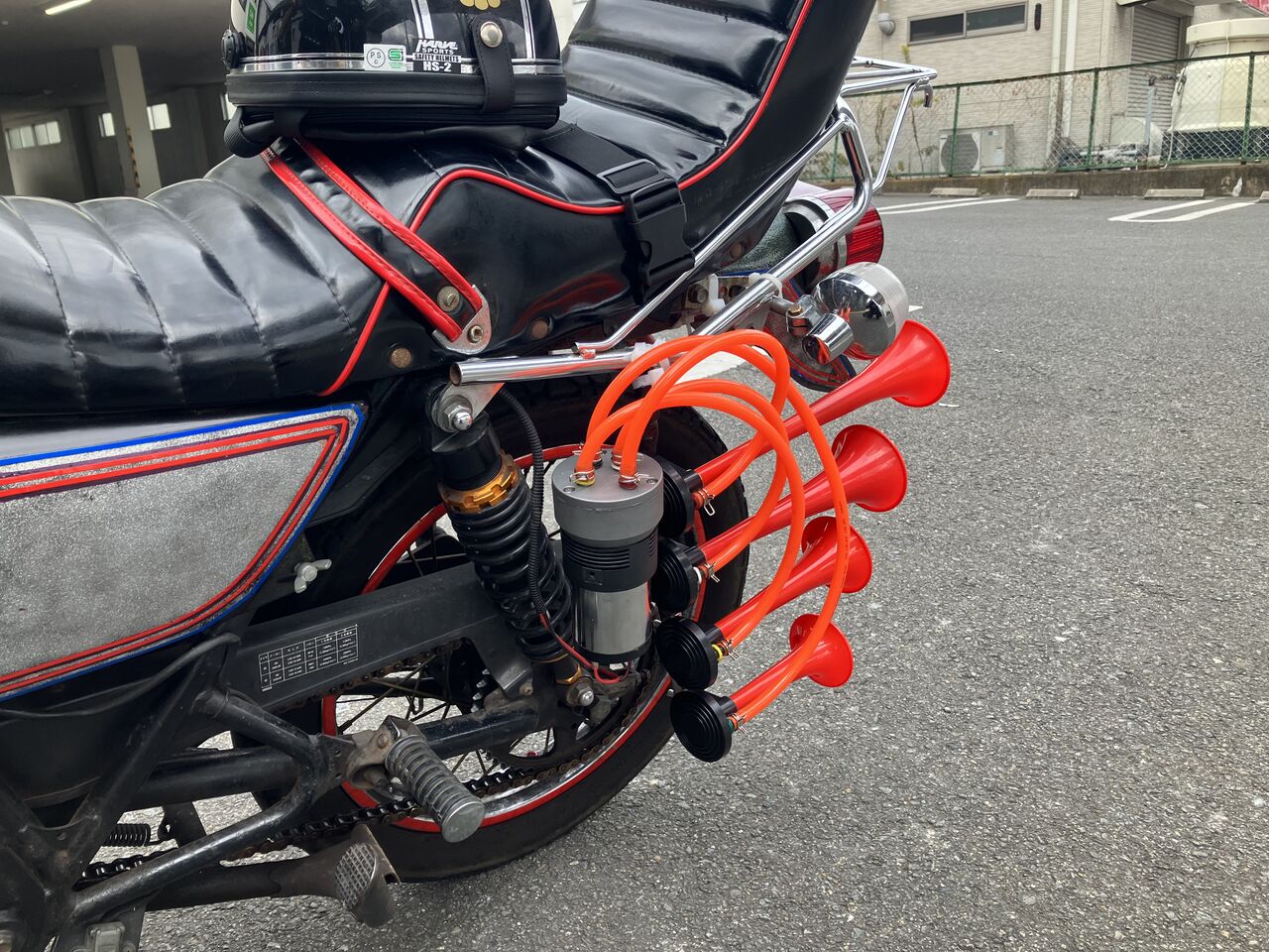 5 連 ラッパ 取り付け 車 XJ400Dに装着する5連ラッパのホースを交換