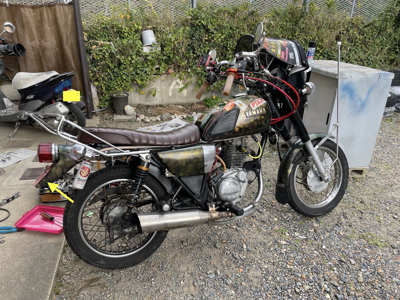 FRPリヤフェンダーナンバーステー付き、パタパタ君(CB750k0，CB750four.CB750K4.CB750K6，CB400Four，CB350Four)　 ナンバー ステー プレート 汎用 バイク フェンダーレス