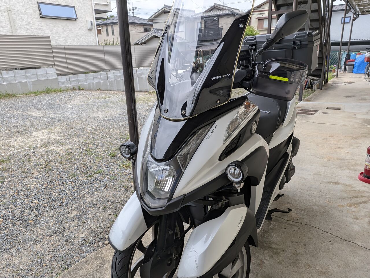 トリシティ125(EBJ-SE82J)ナックルガード&ハンドルバーを取り付け