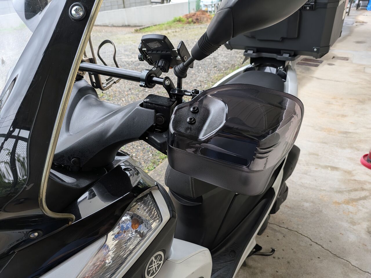 【普通免許仕様もOK】トリシティ125 SE82J 走行少なめ1.5万km台 BOX LED ナックルバイザー★TRIX★ トリシティ125(EBJ-SE82J)ナックルガード&ハンドルバーを取り付け