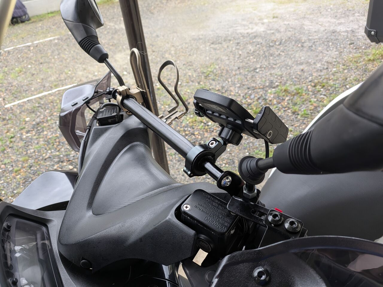 トリシティ125(EBJ-SE82J)ナックルガード&ハンドルバーを取り付け