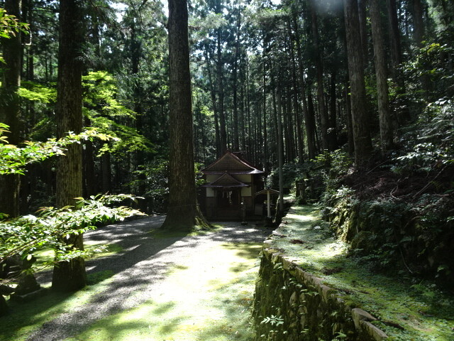 ひっそりと存在する神社