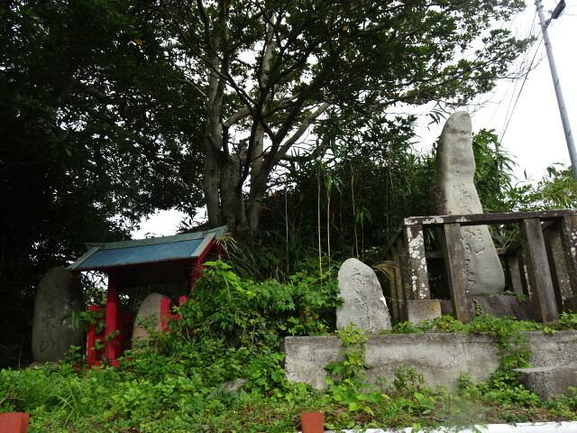 島内の祠