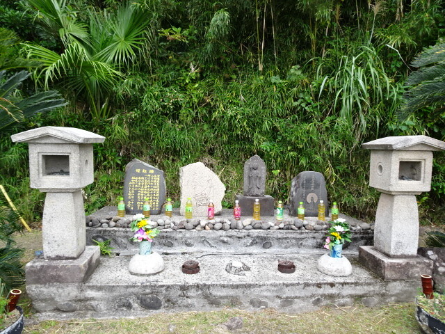 対馬丸慰霊碑