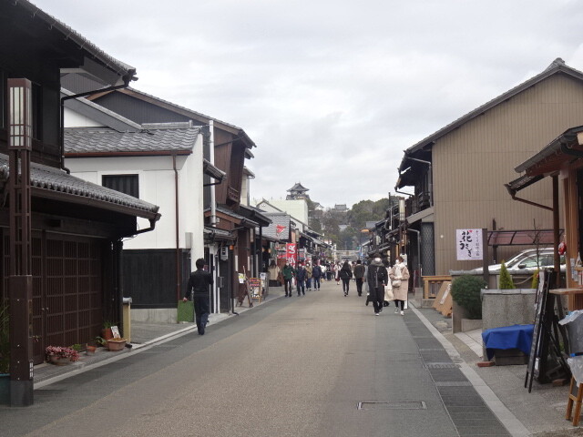 犬山市、城への通り