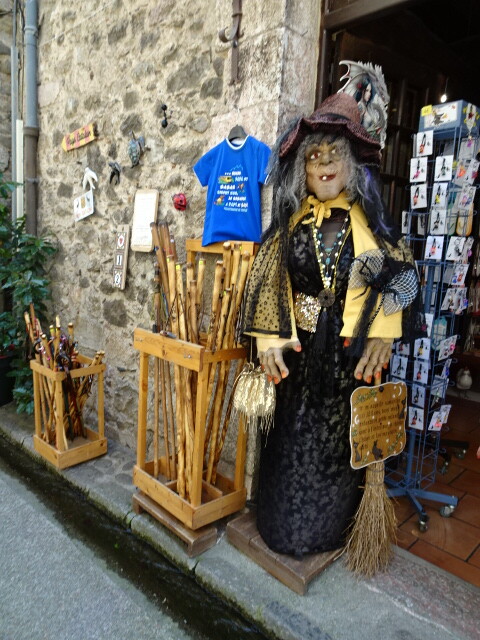 魔女だらけ