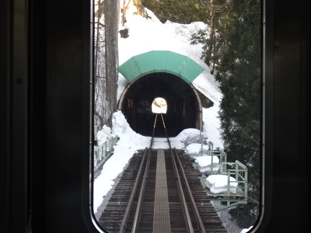 トンネル