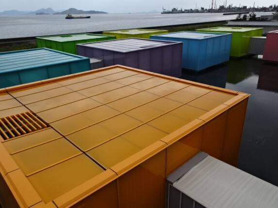 水に浮かぶ可動式の展示室