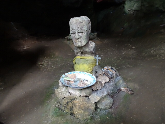 洞窟の入り口