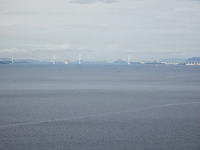 志々島から見た瀬戸大橋