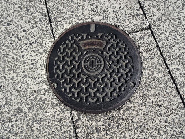 川越市規格蓋　市章入り