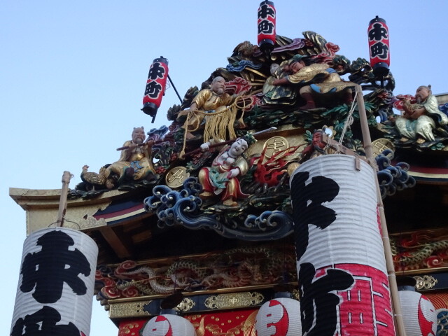 凝った彫刻
