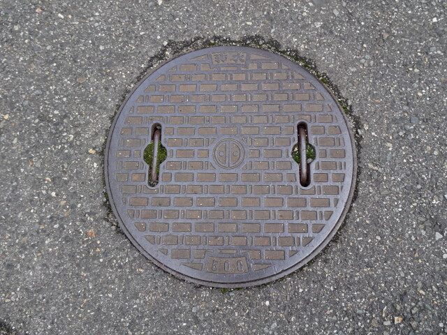 明石市汚水ふた。市章入り