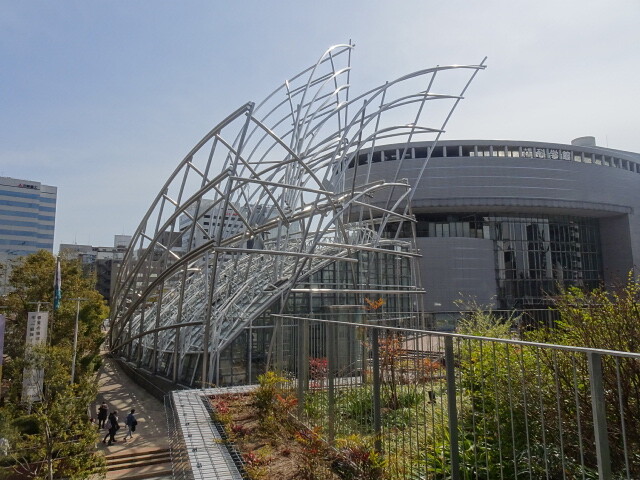 国立国際美術館