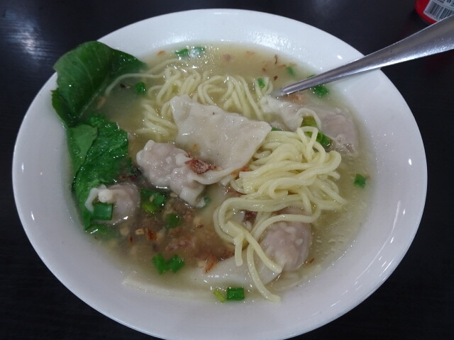 ワンタンメン今日の昼 (2)