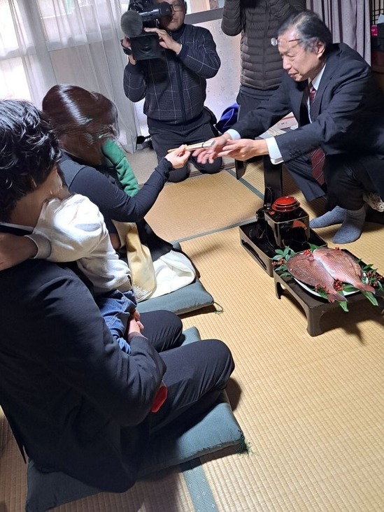 扇を授けます